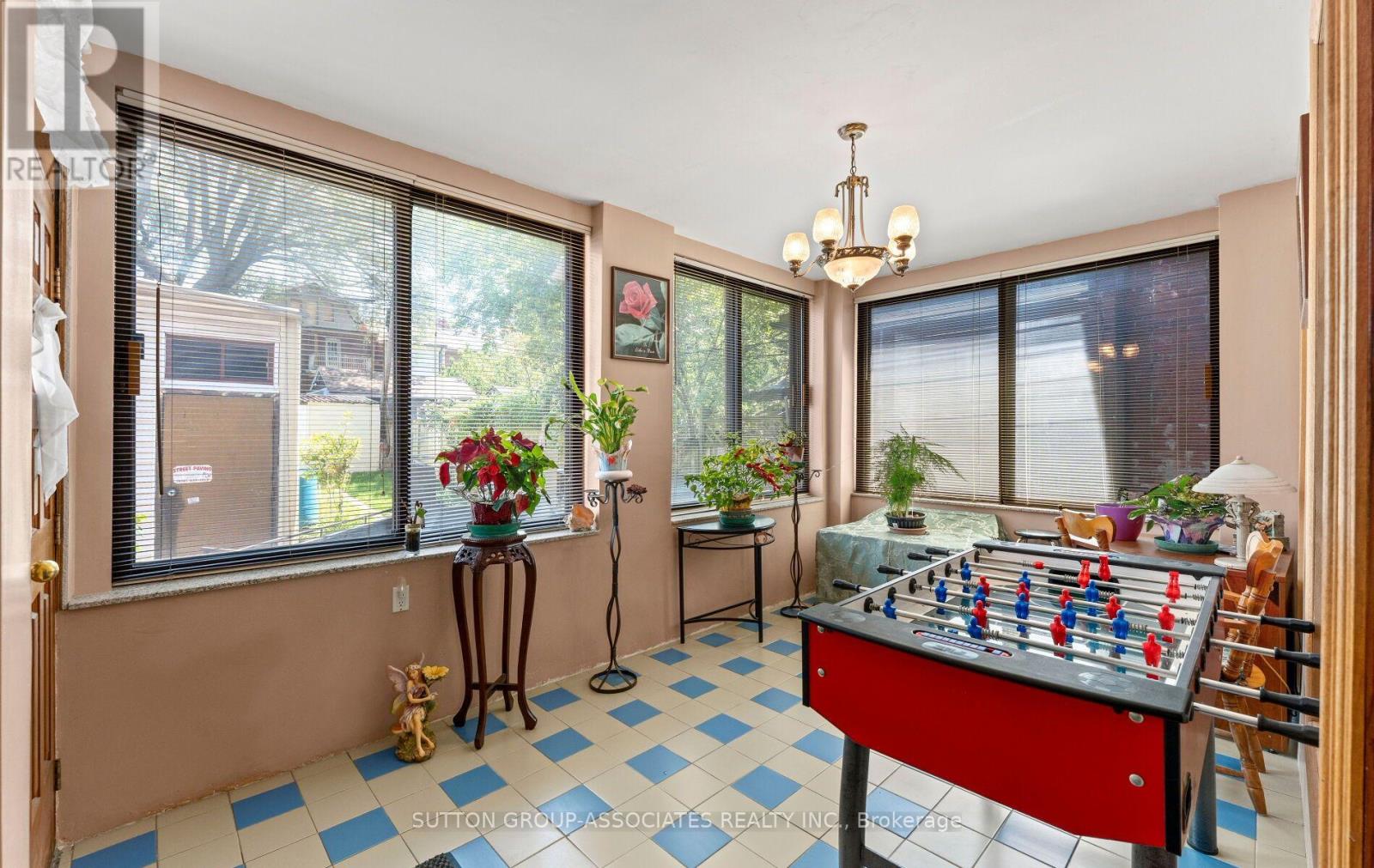 183 GLENHOLME AVENUE - 16