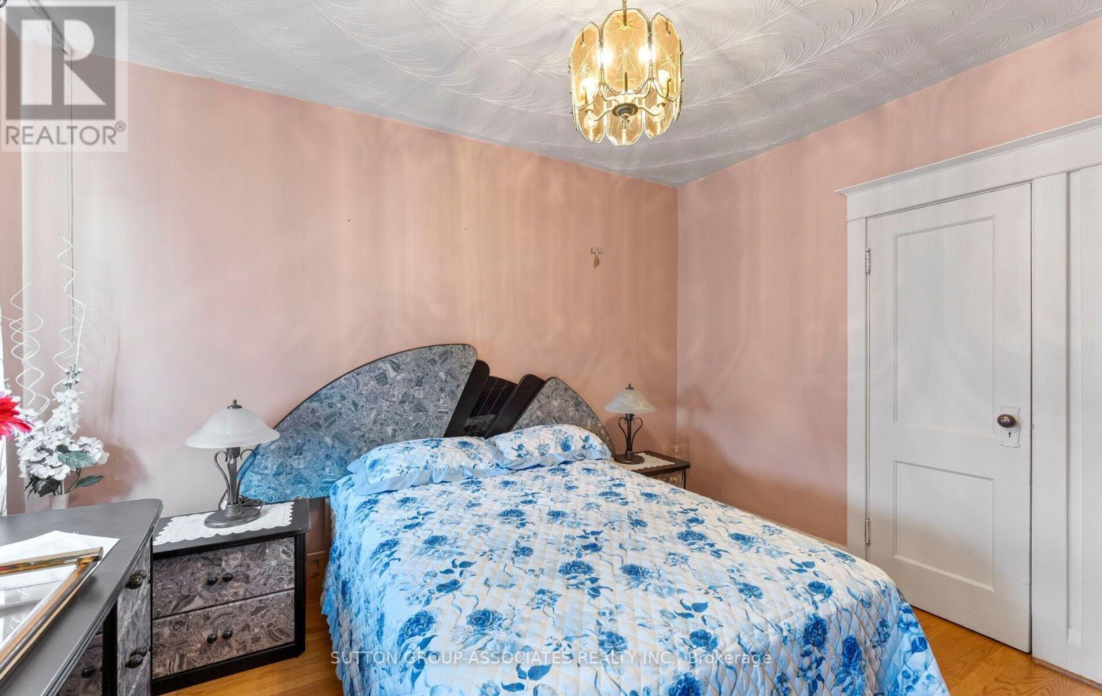 183 GLENHOLME AVENUE - 24
