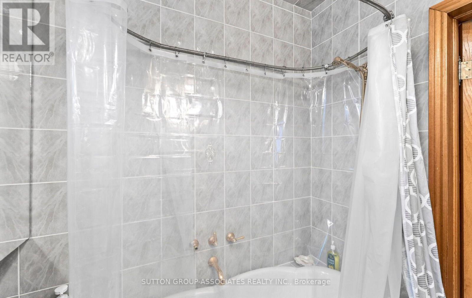 183 GLENHOLME AVENUE - 26