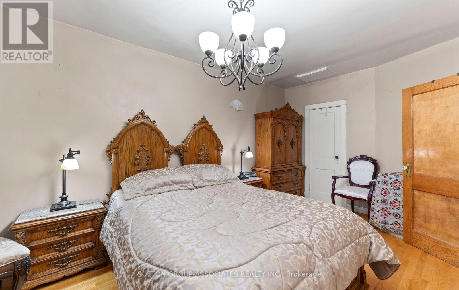 183 GLENHOLME AVENUE - 28