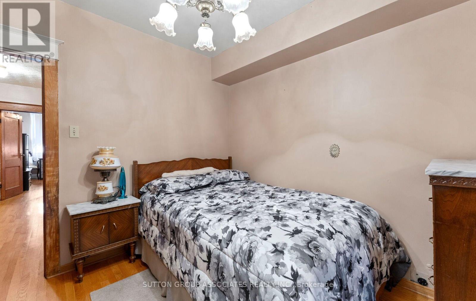 183 GLENHOLME AVENUE - 30