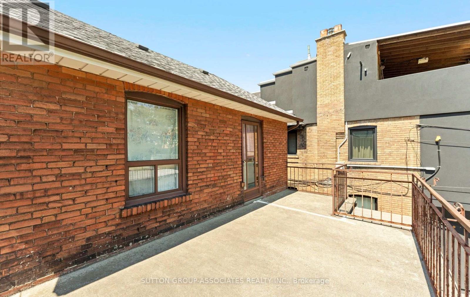 183 GLENHOLME AVENUE - 32