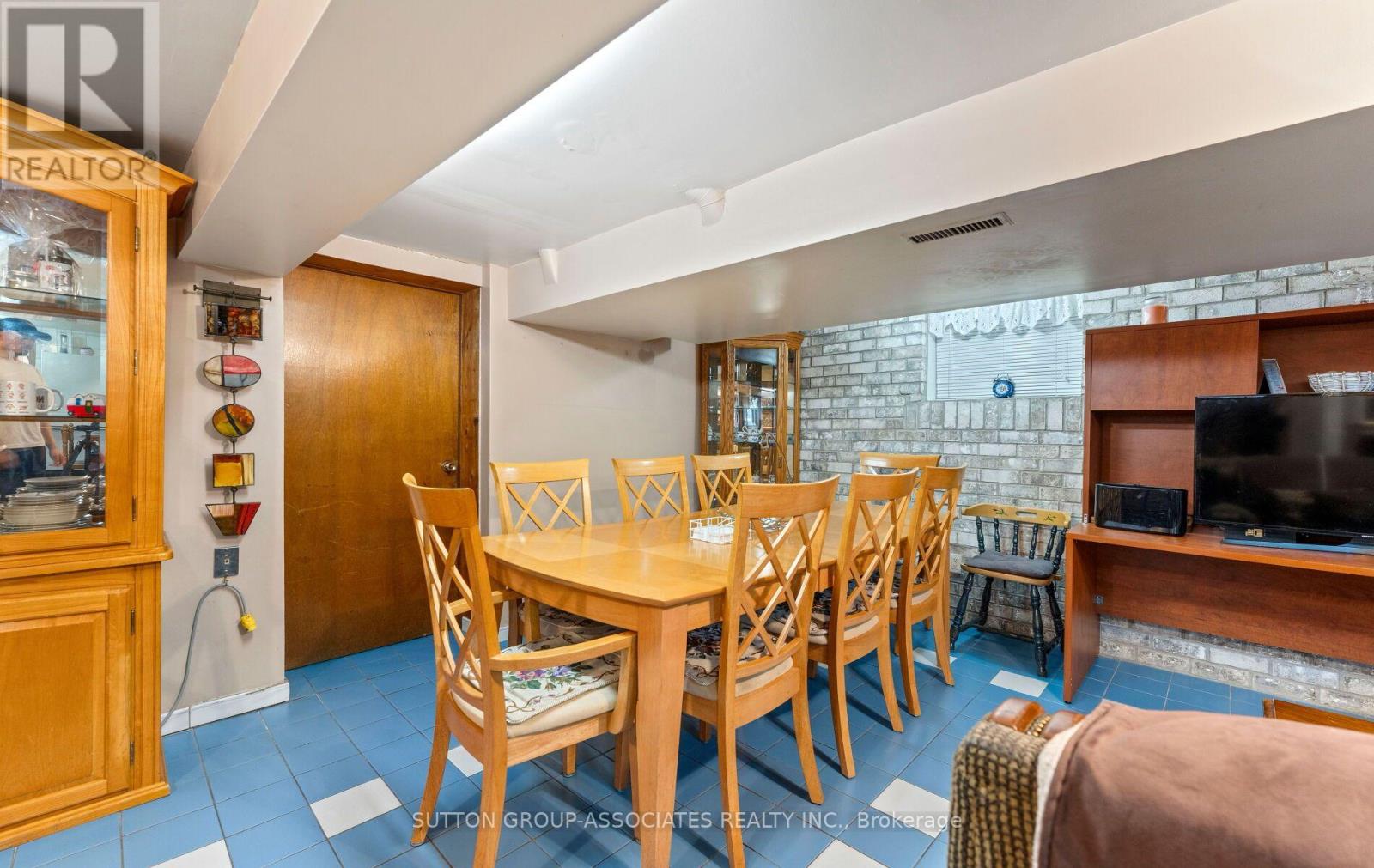 183 GLENHOLME AVENUE - 37
