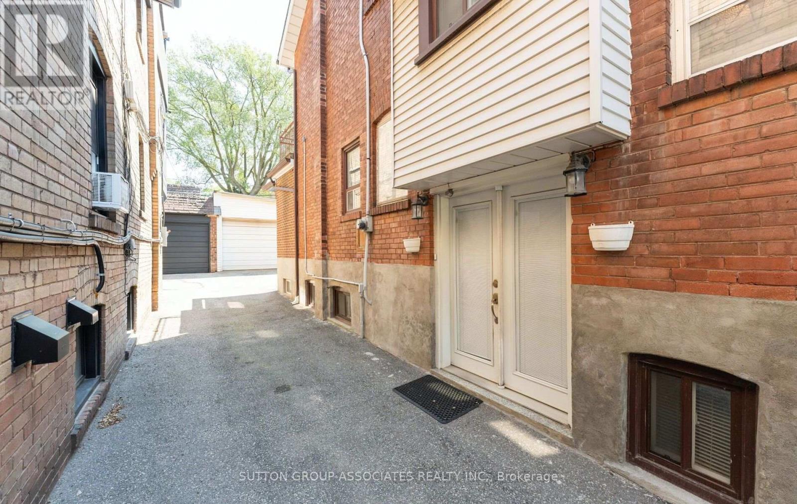 183 GLENHOLME AVENUE - 40
