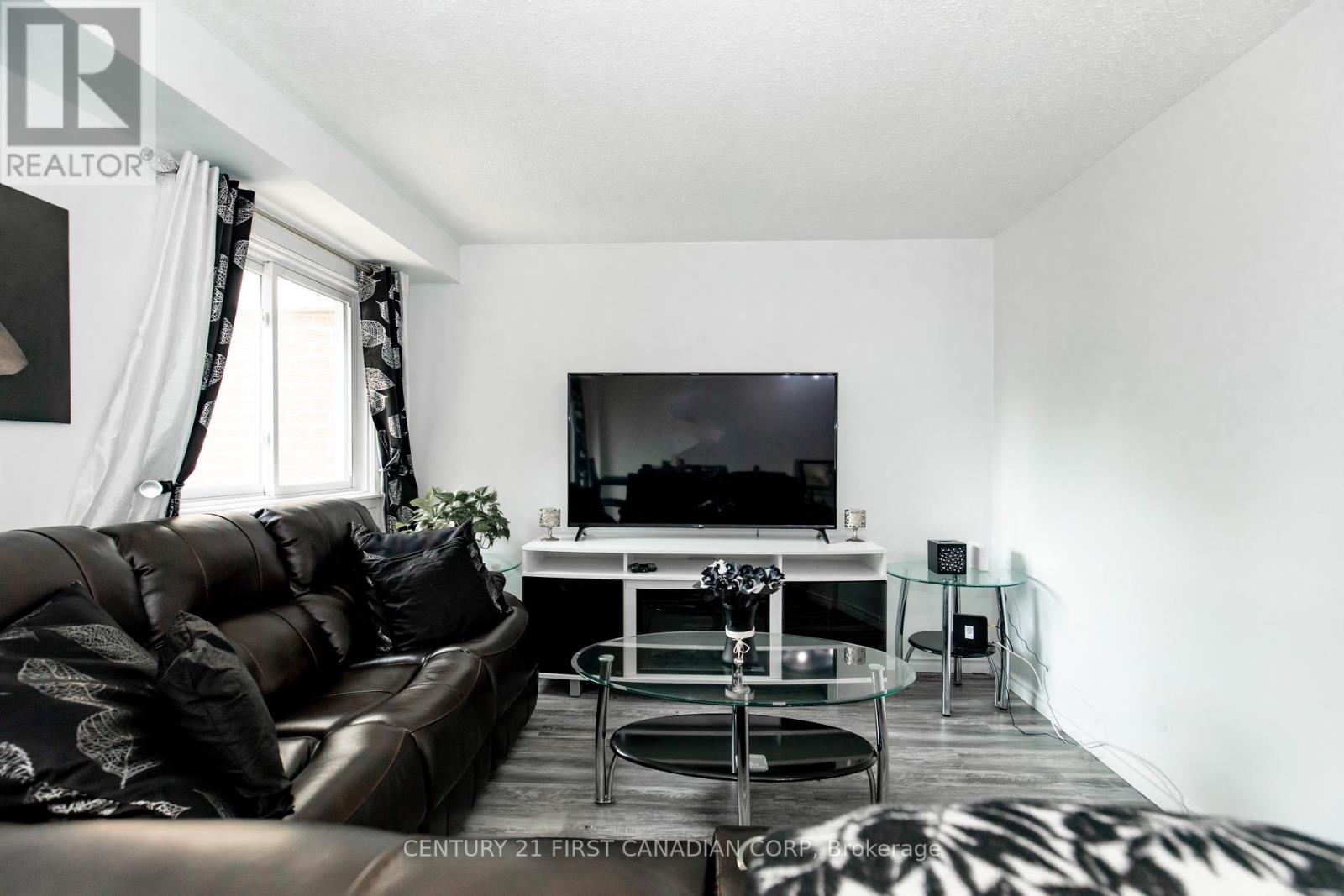 #48 971 ADELAIDE STREET S - Image 4