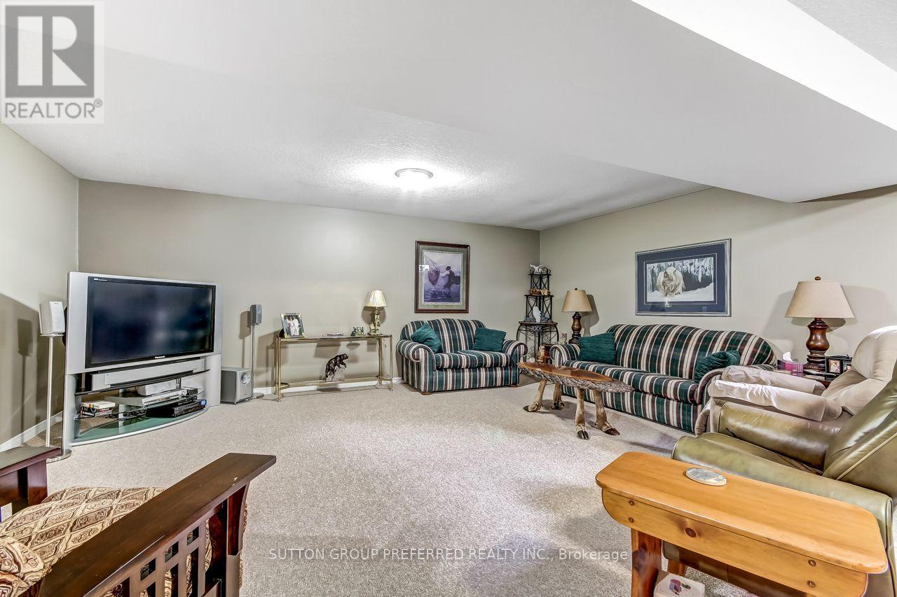 857 SILVERSMITH STREET - 17