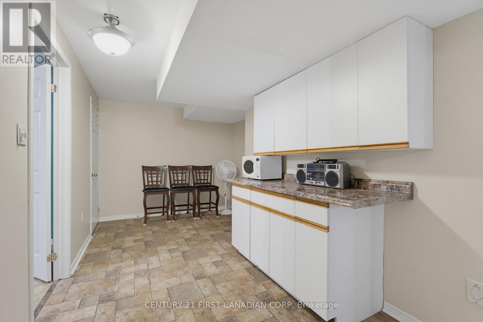 #63 70 SUNNYSIDE DRIVE - Image 33
