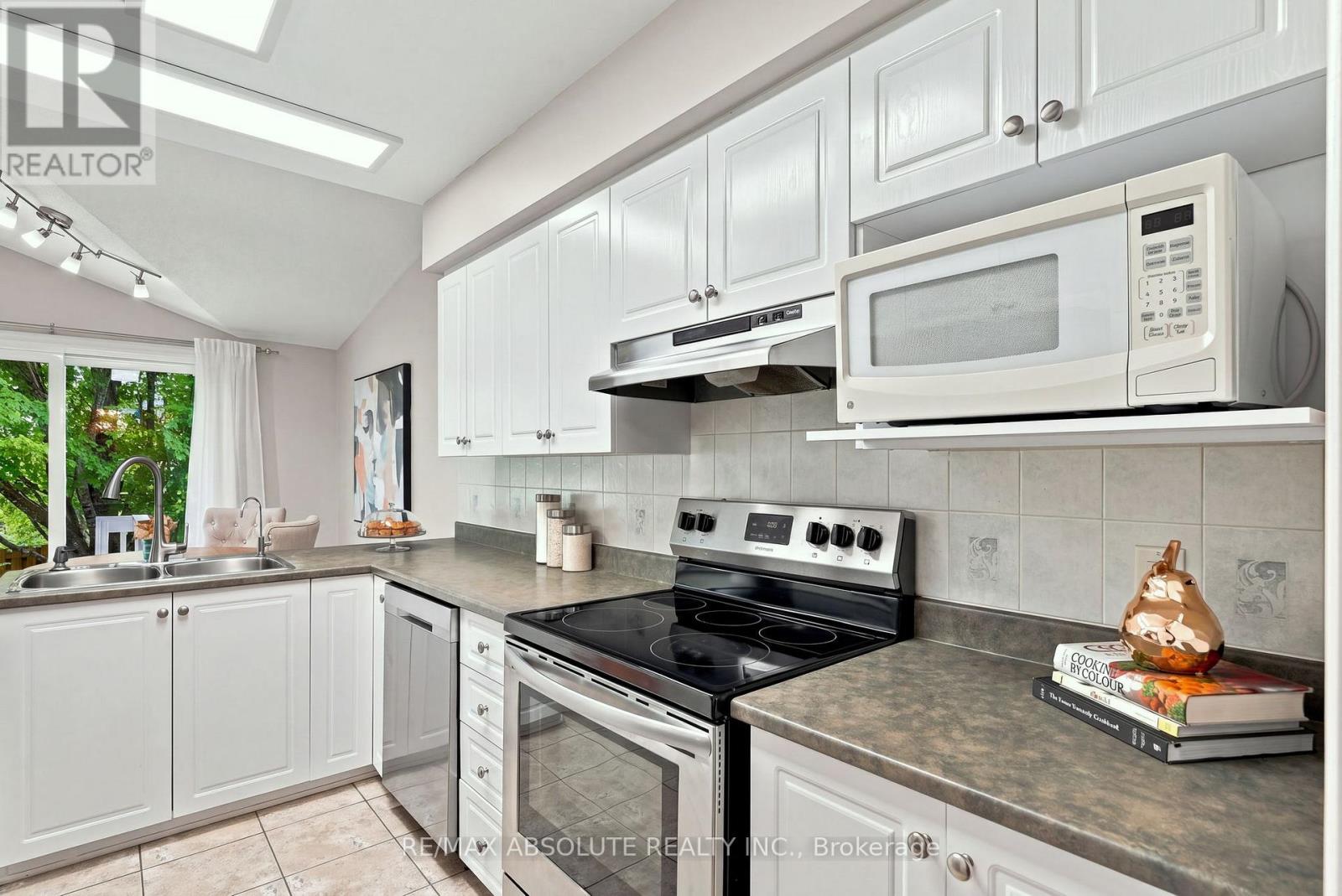 3 Bed, 3 Bath House for Sale in Ottawa – 26 MILNER DOWNS CRESCENT, Ottawa – MLS# X13656528 - Image 13
