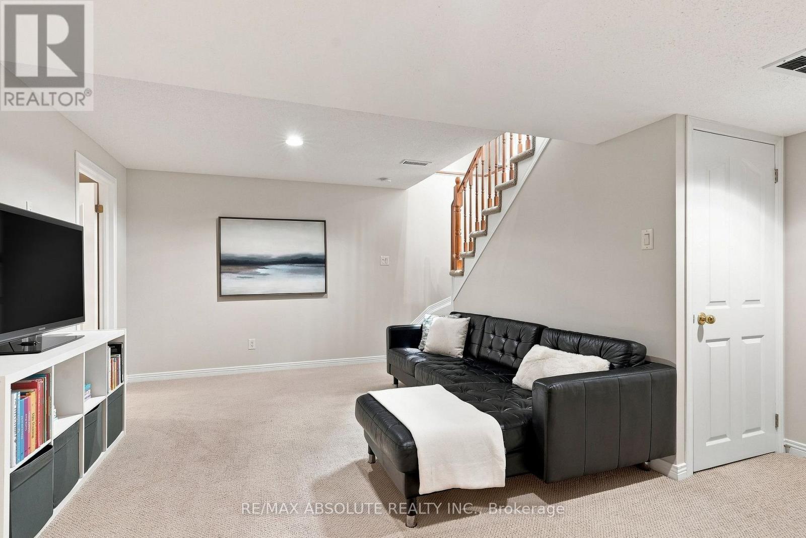3 Bed, 3 Bath House for Sale in Ottawa – 26 MILNER DOWNS CRESCENT, Ottawa – MLS# X13656528 - Image 37