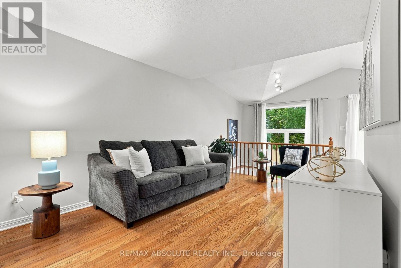 3 Bed, 3 Bath House for Sale in Ottawa – 26 MILNER DOWNS CRESCENT, Ottawa – MLS# X13656528 - Image 9