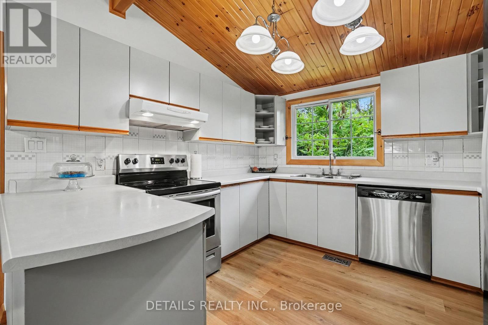 225 SCOTCH LINE ROAD W - 10