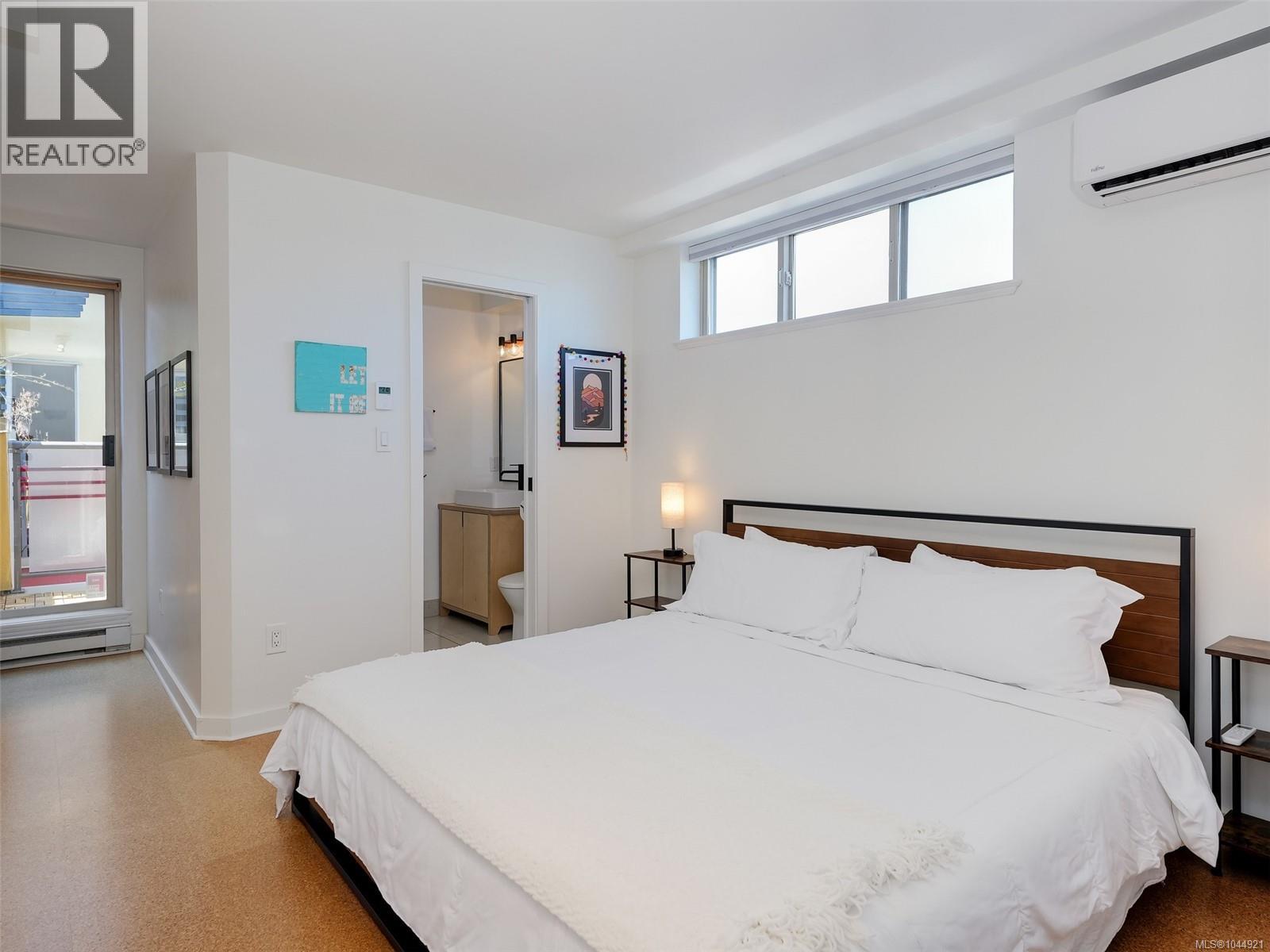 #1 532 1/2 Fisgard St - 19