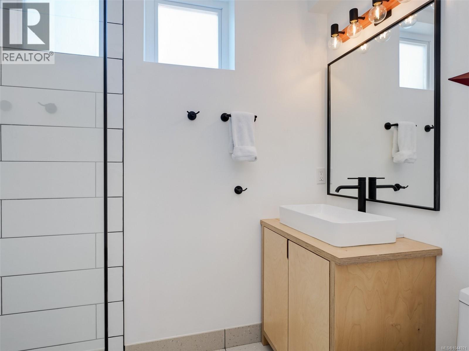 #1 532 1/2 Fisgard St - 21