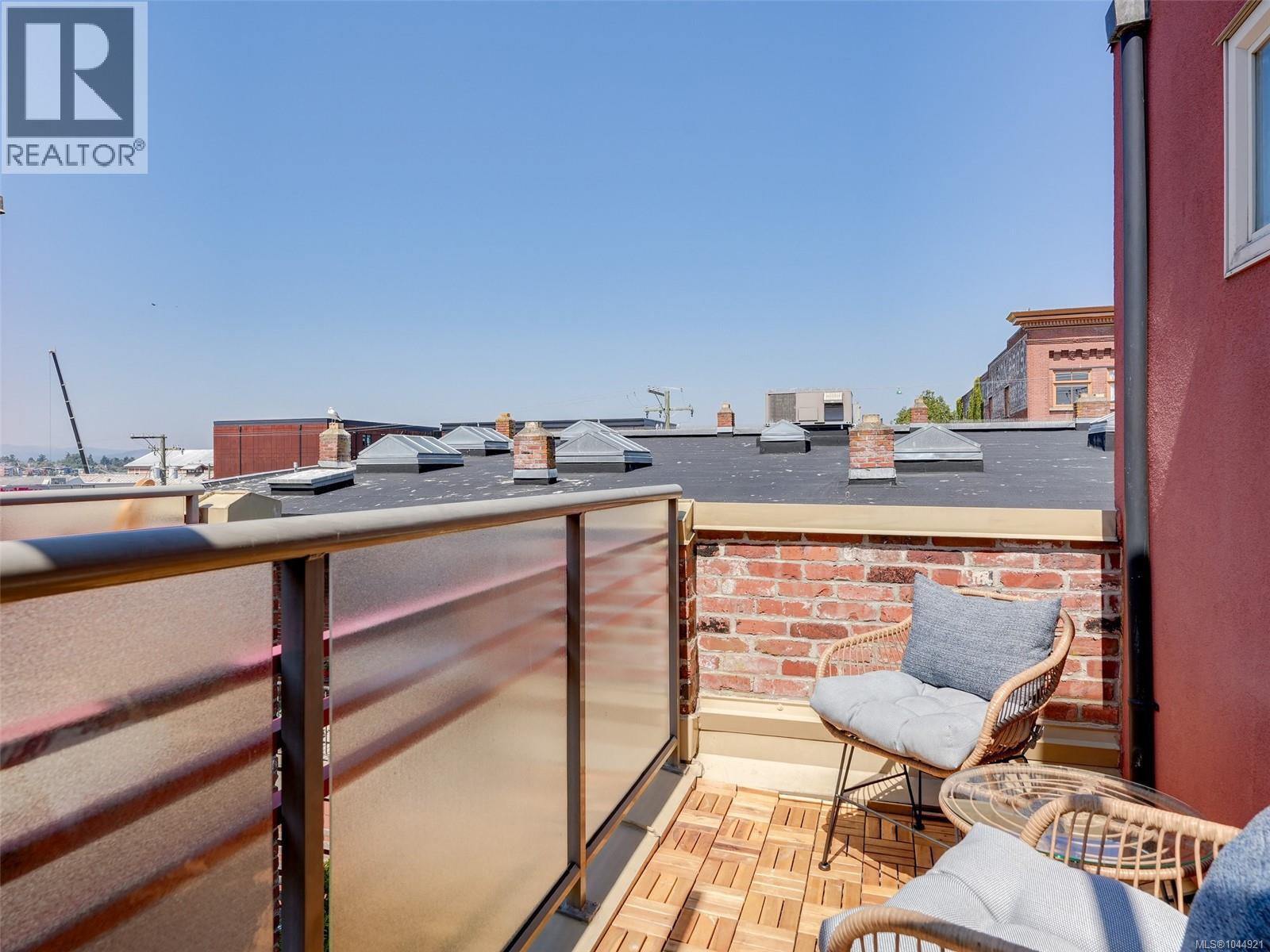 #1 532 1/2 Fisgard St - 22