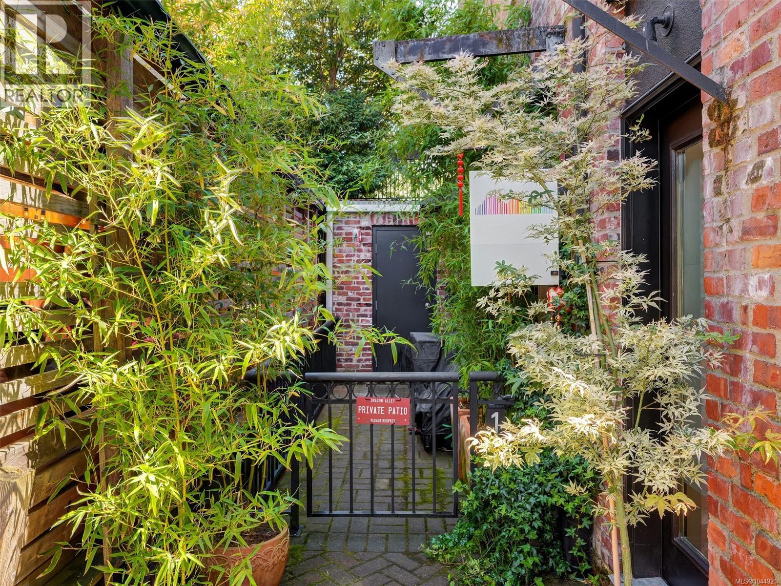 #1 532 1/2 Fisgard St - 29