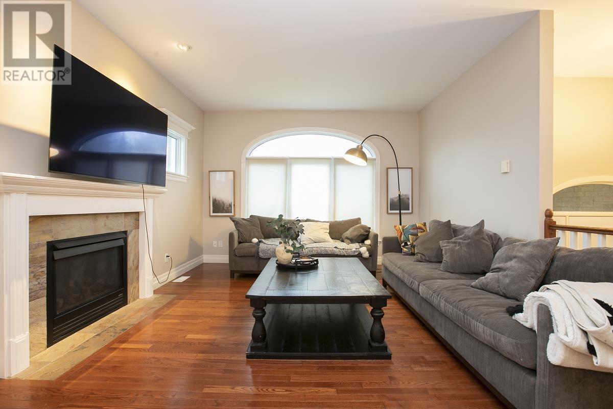 4 Parkdale DR - 24