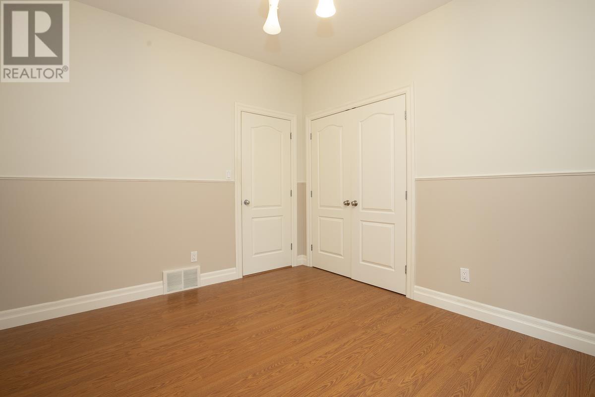 4 Parkdale DR - 28