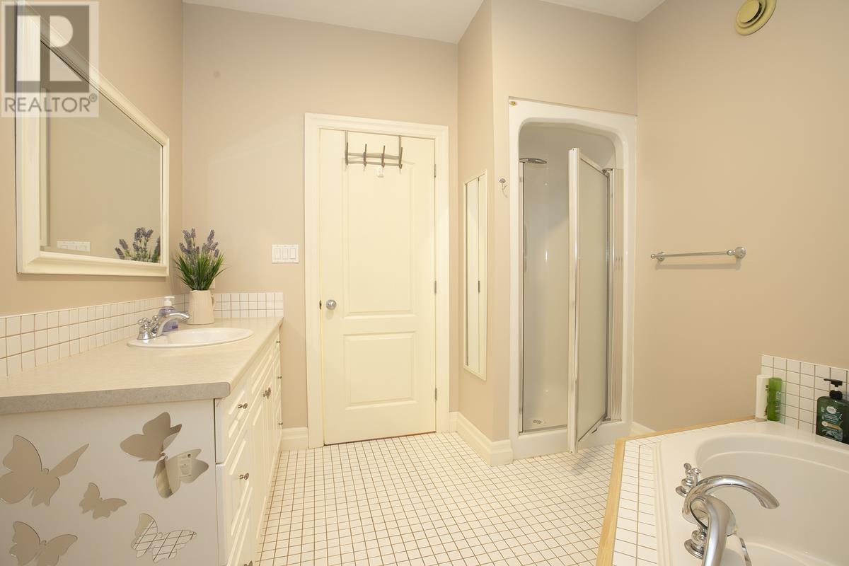 4 Parkdale DR - 37