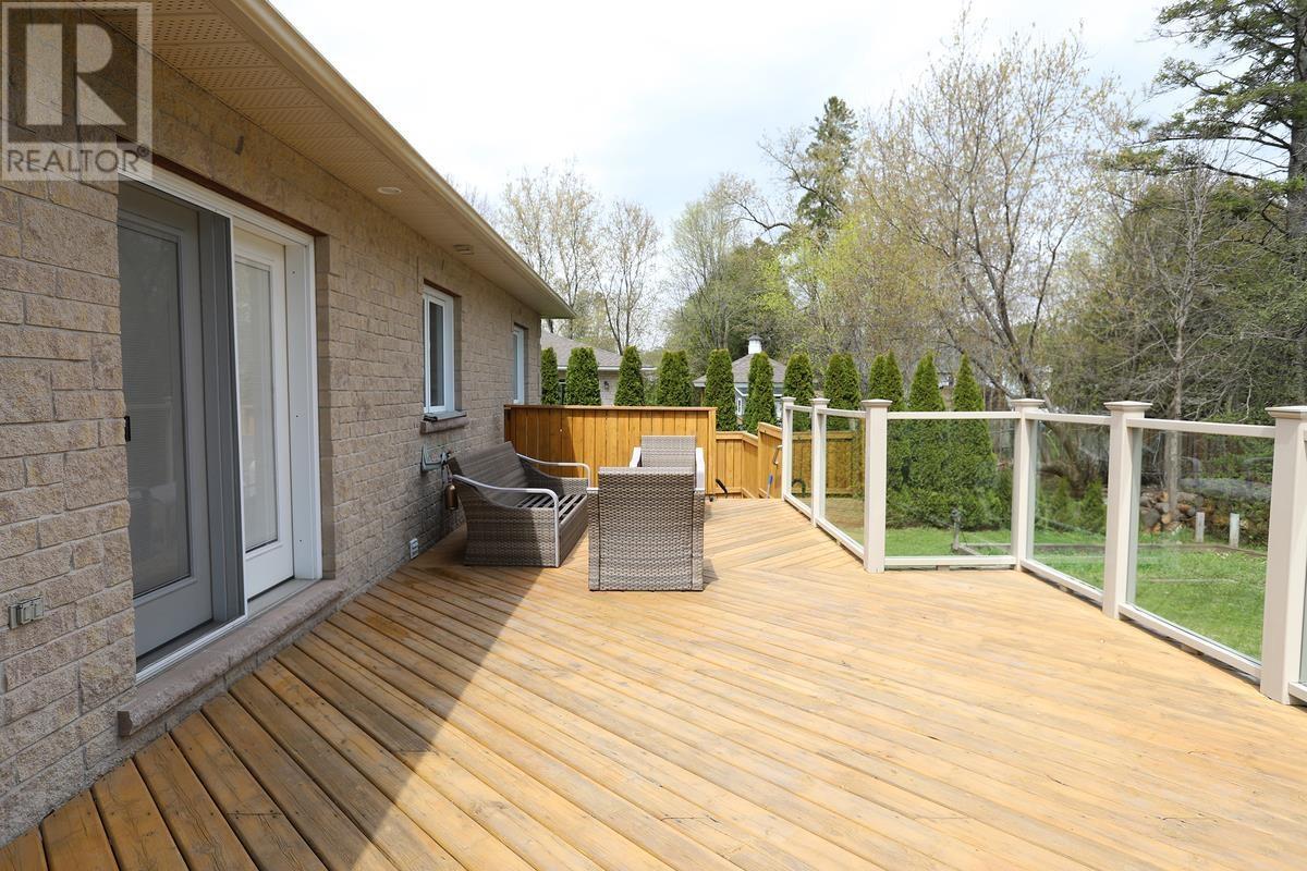 4 Parkdale DR - 7