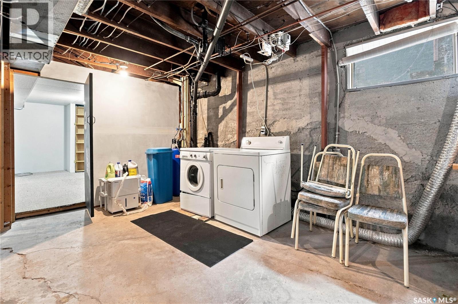 2161 Queen STREET - 27