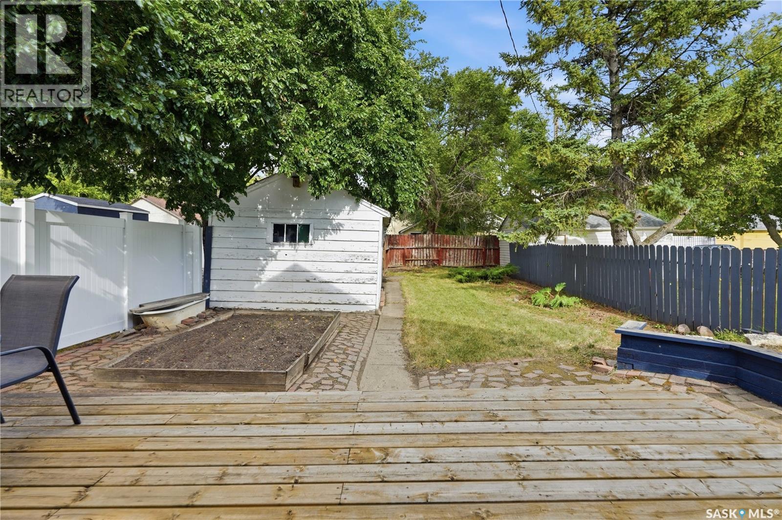 2161 Queen STREET - 35