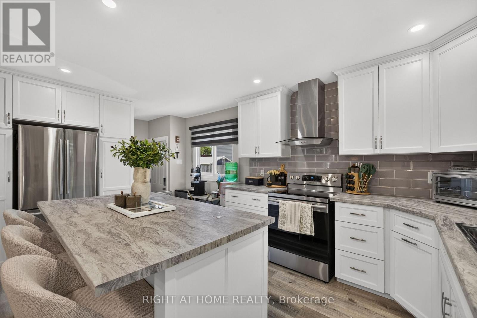 37 RENNY CRESCENT - Image 12