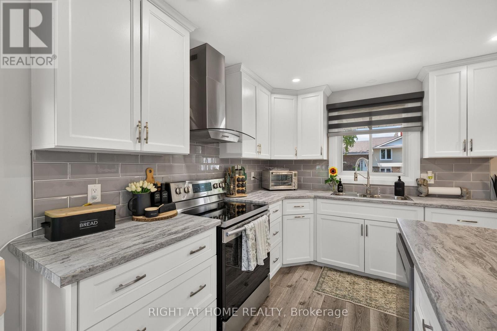 37 RENNY CRESCENT - 15
