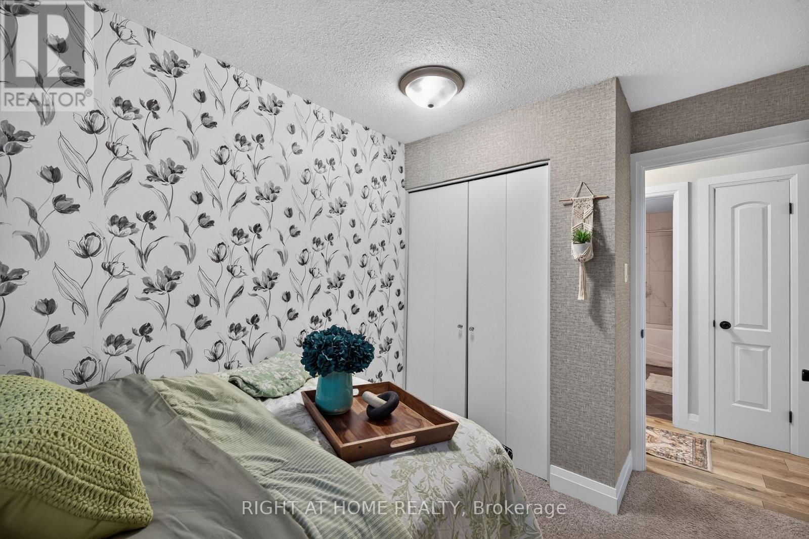 37 RENNY CRESCENT - 17