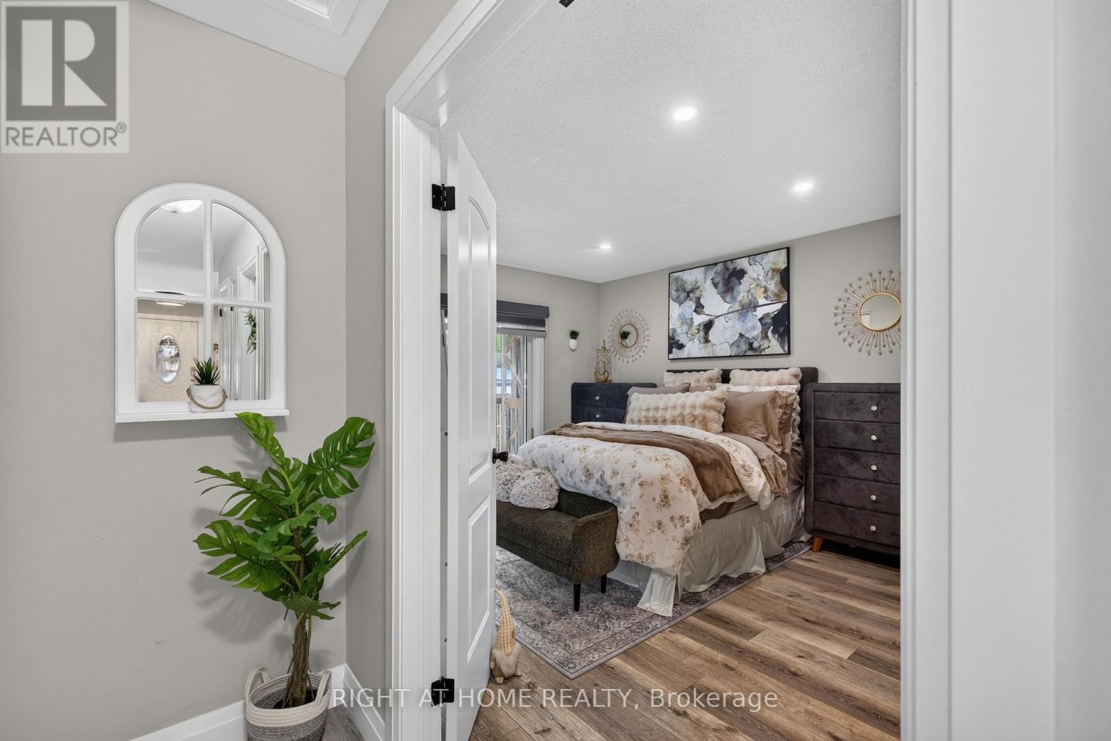37 RENNY CRESCENT - 25