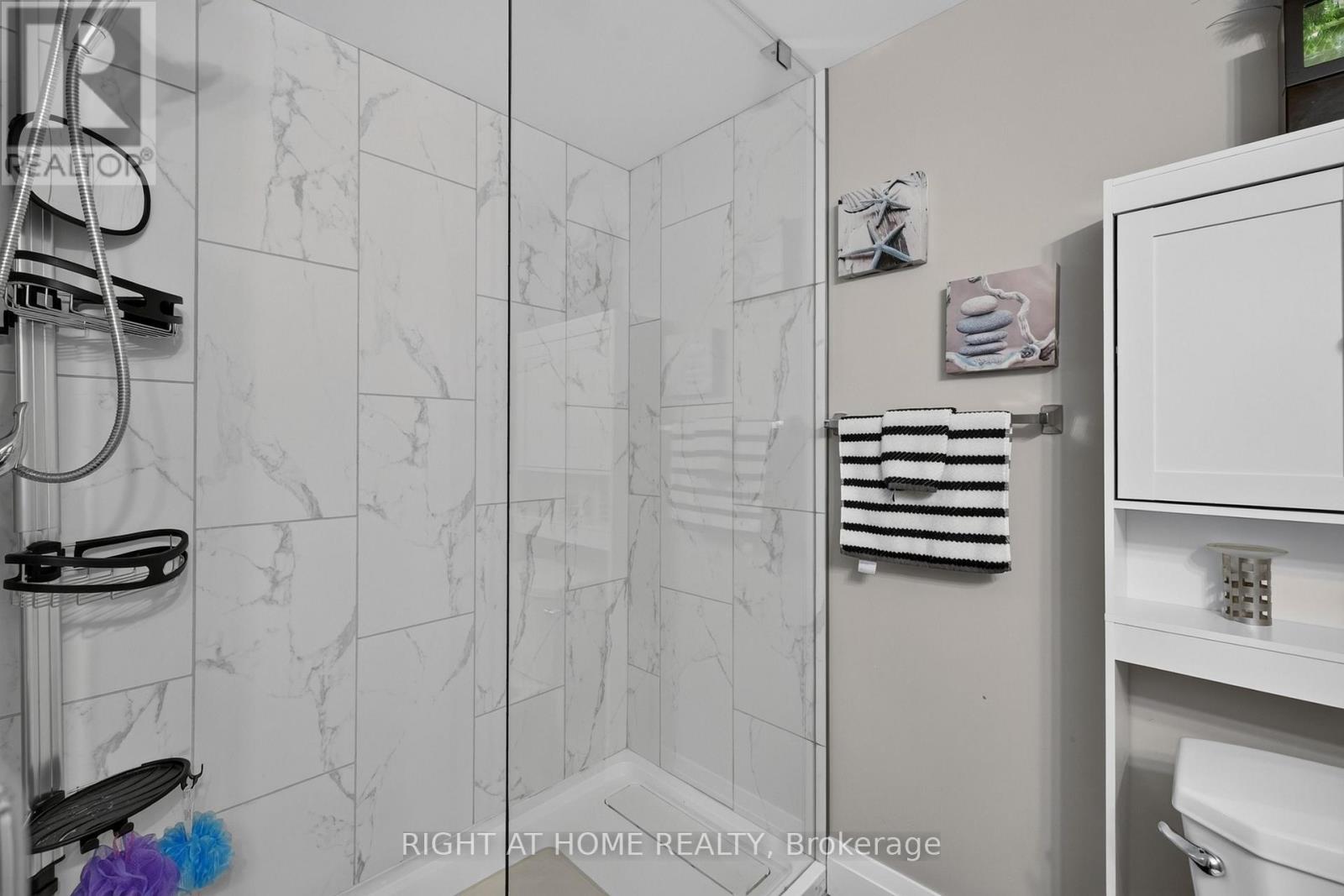 37 RENNY CRESCENT - 36