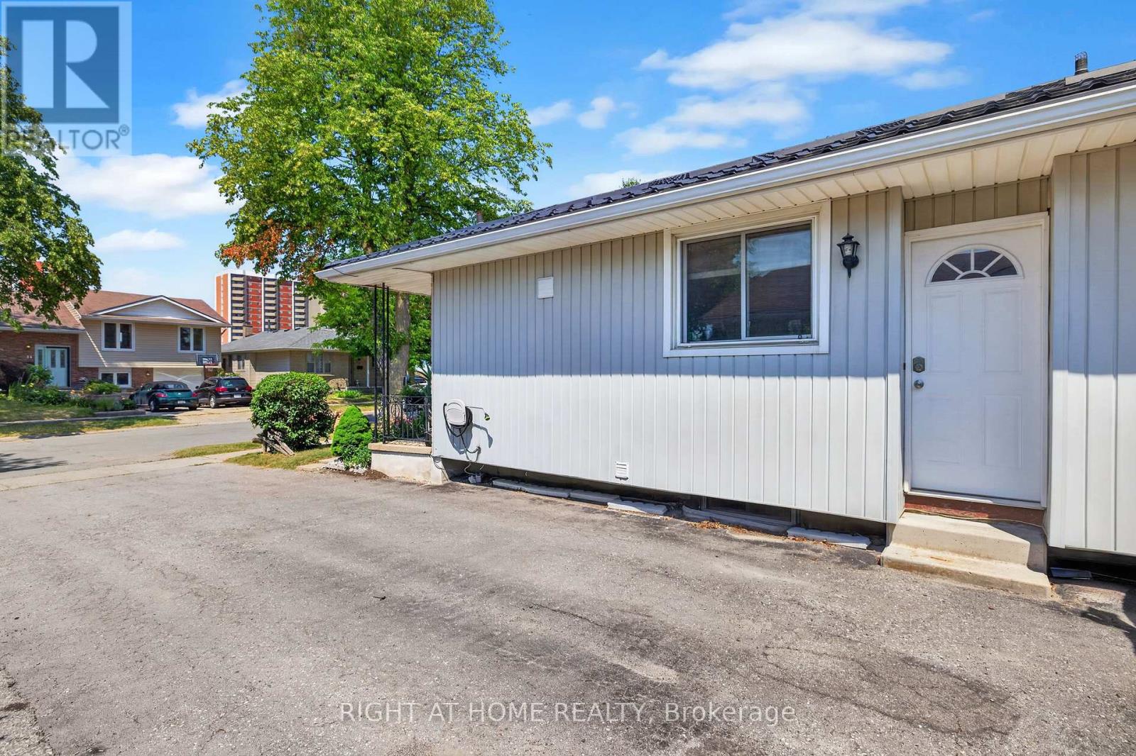 37 RENNY CRESCENT - Image 4