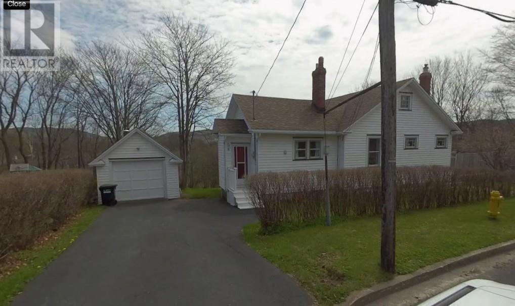 8 Glenridge Crescent
