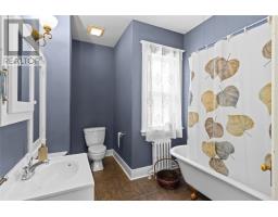 8 Glenridge Crescent thumbnail 16
