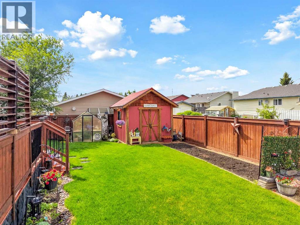 5518 52 Close - Photo 22