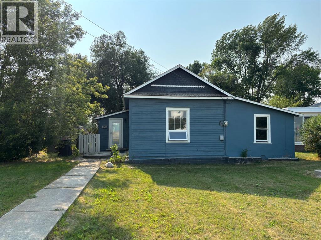 256 N 1 Street W