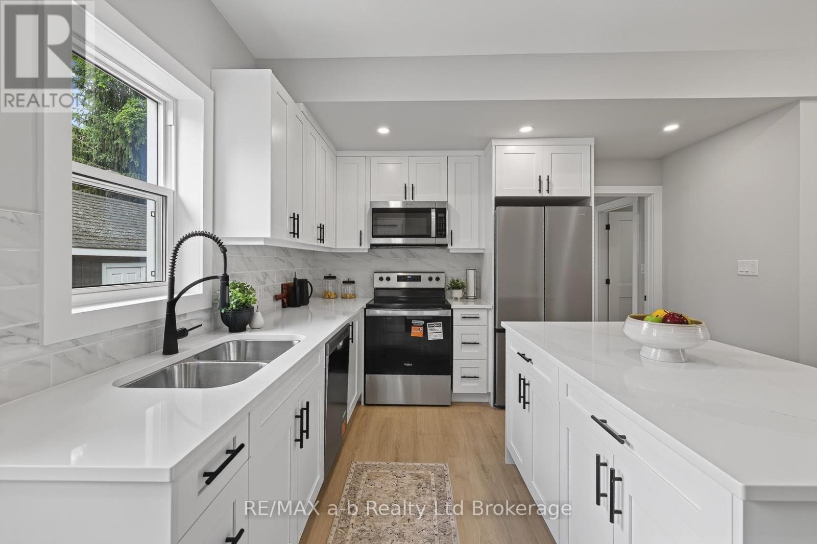 91 WINNIETT STREET - 12