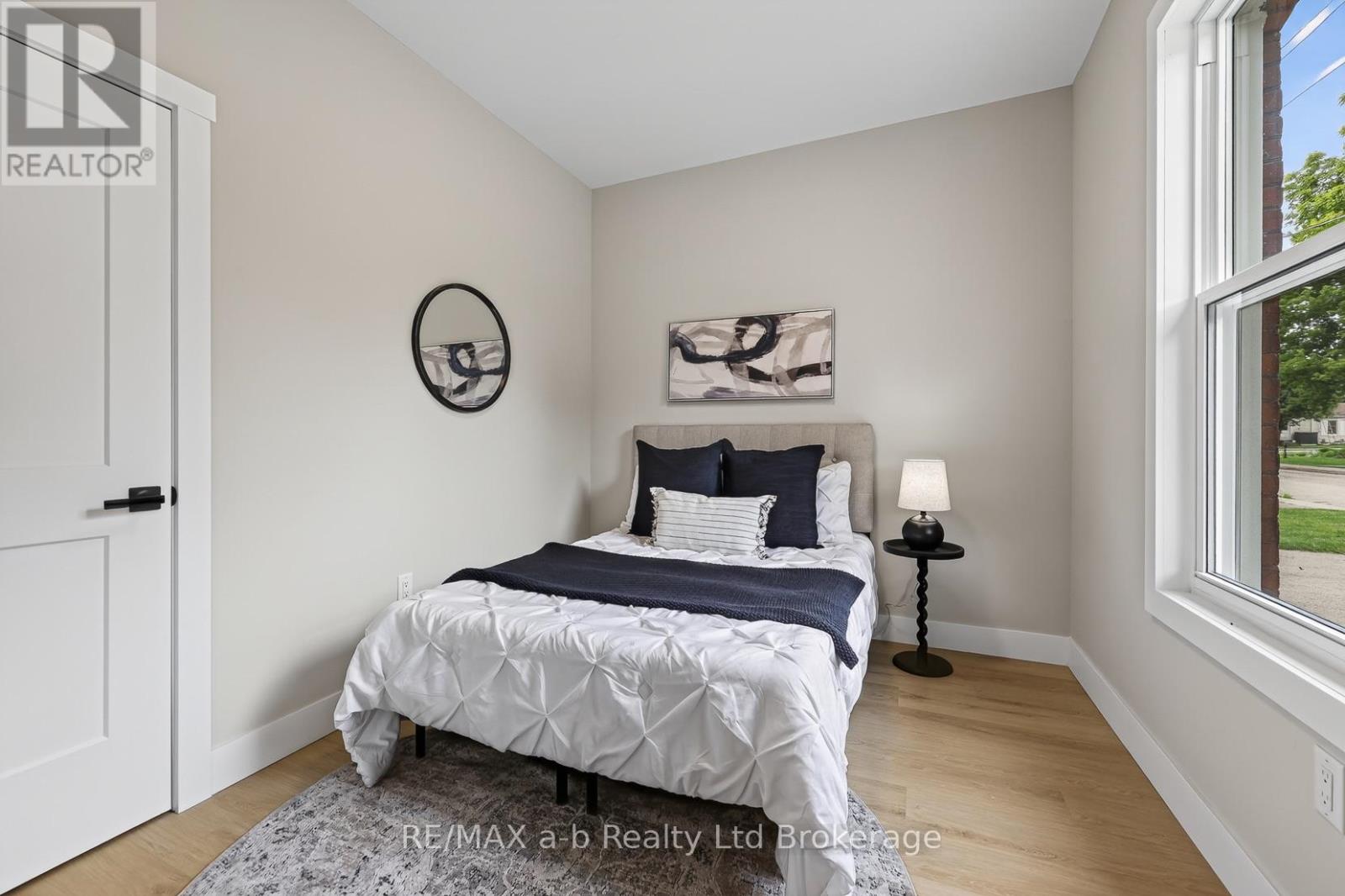 91 WINNIETT STREET - 23