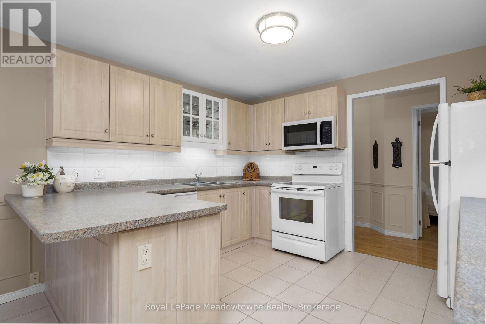 #210 2075 AMHERST HEIGHTS DRIVE - 18