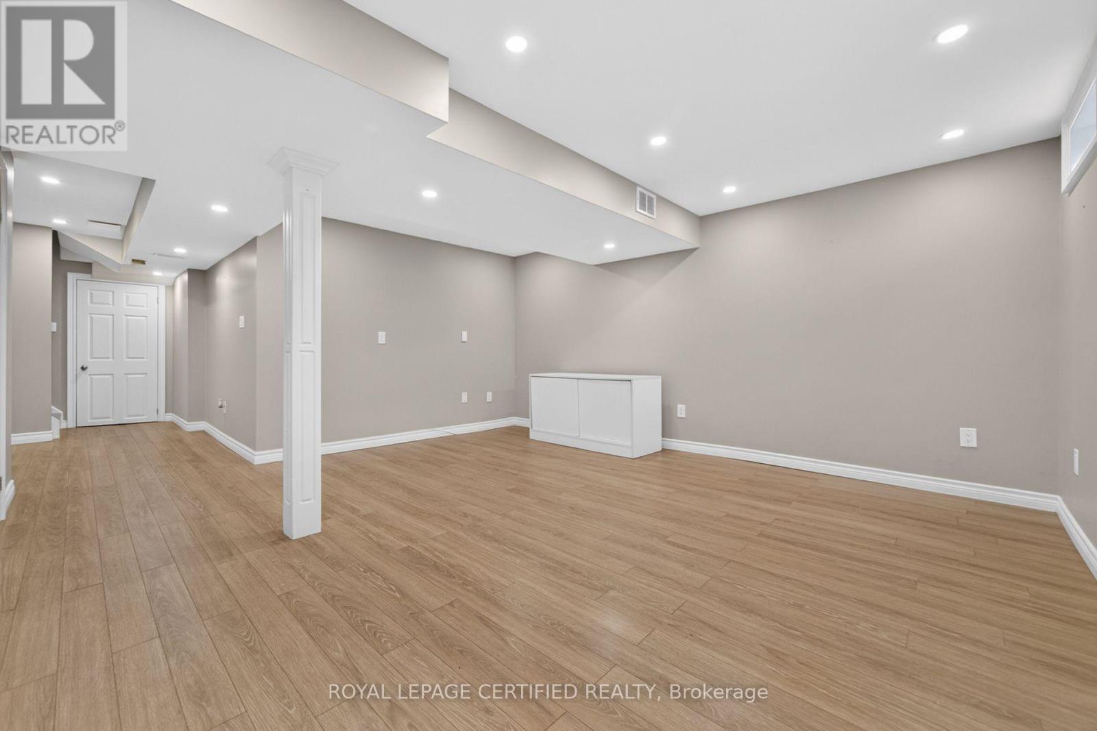 464 COLLIS COURT - 41