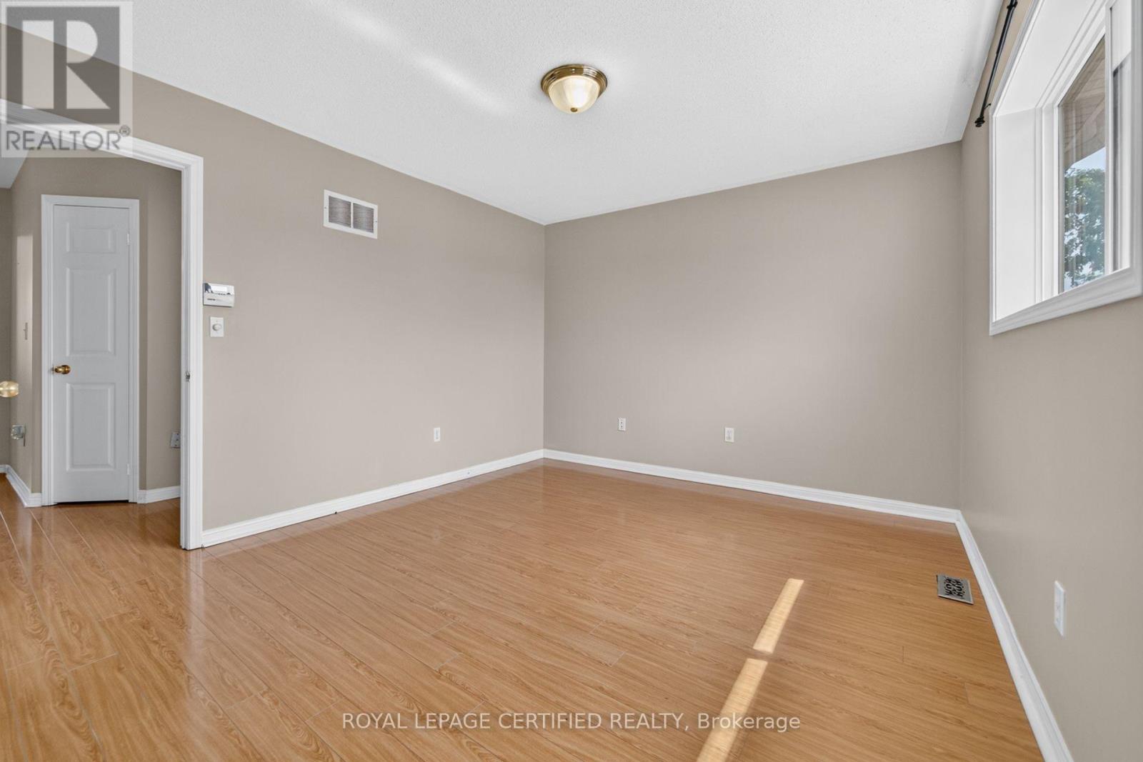 464 COLLIS COURT - Image 34