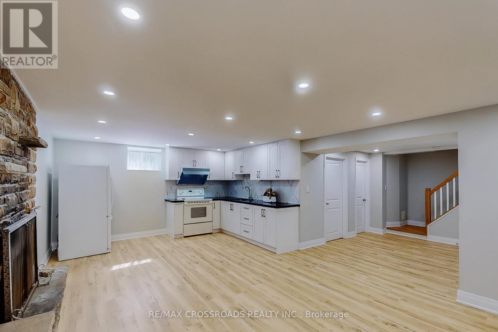 55 ELVASTON DRIVE - 21