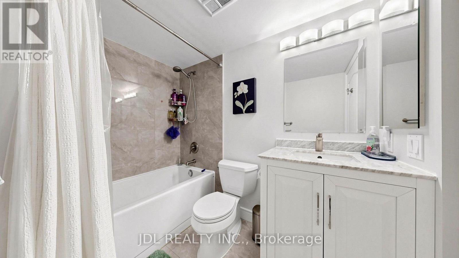 #2005 21 HILLCREST AVENUE - 13