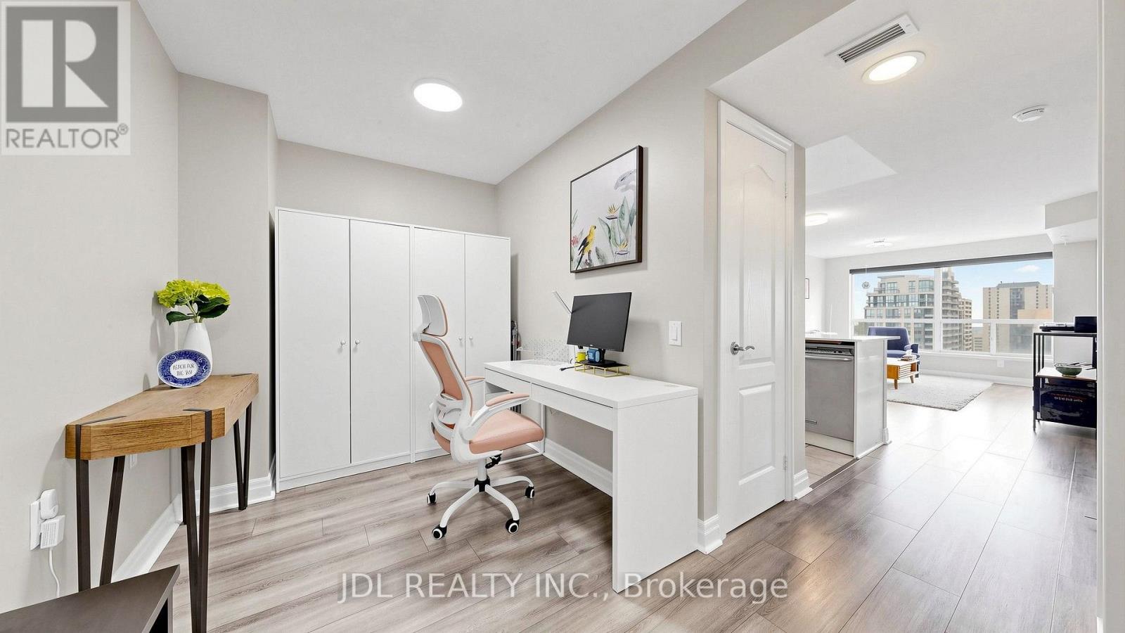 #2005 21 HILLCREST AVENUE - 7