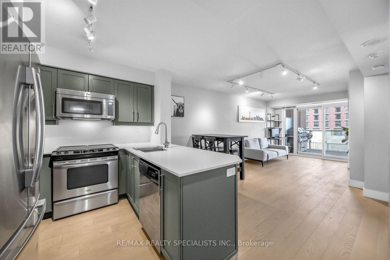 #301 125 WESTERN BATTERY ROAD - 25