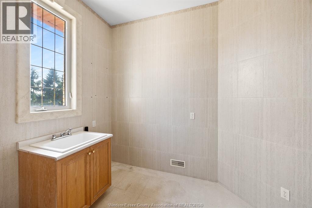 7348 HOWARD - 24