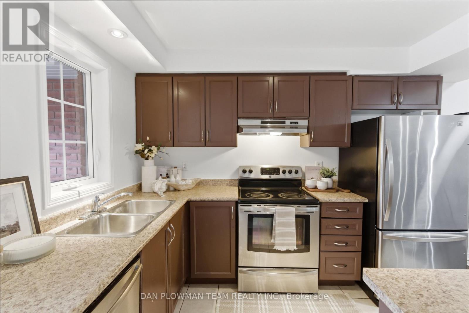 23 BLUNDEN ROAD - 12