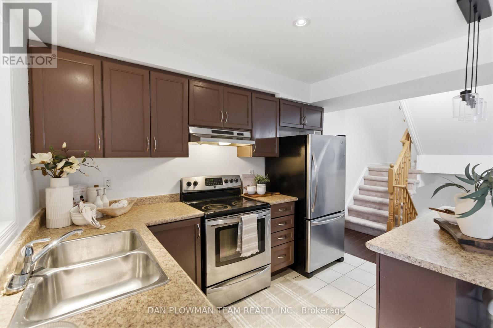 23 BLUNDEN ROAD - 13