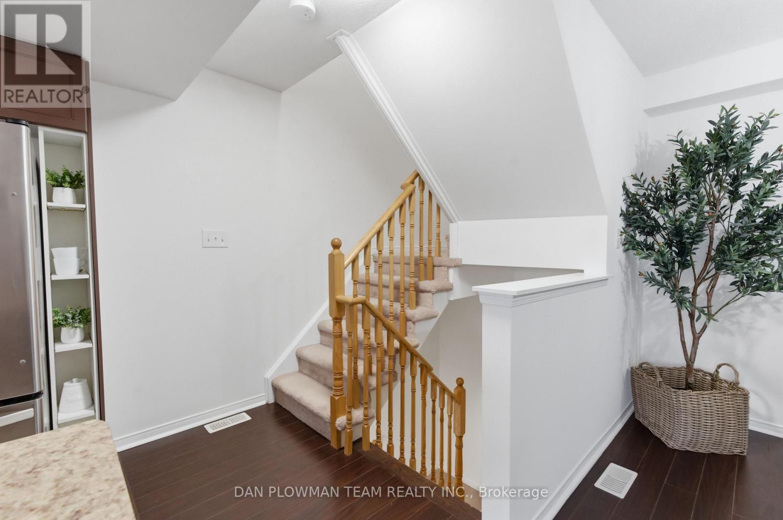 23 BLUNDEN ROAD - 17