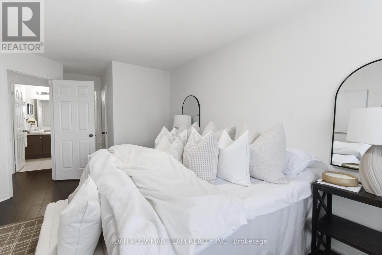 23 BLUNDEN ROAD - 20
