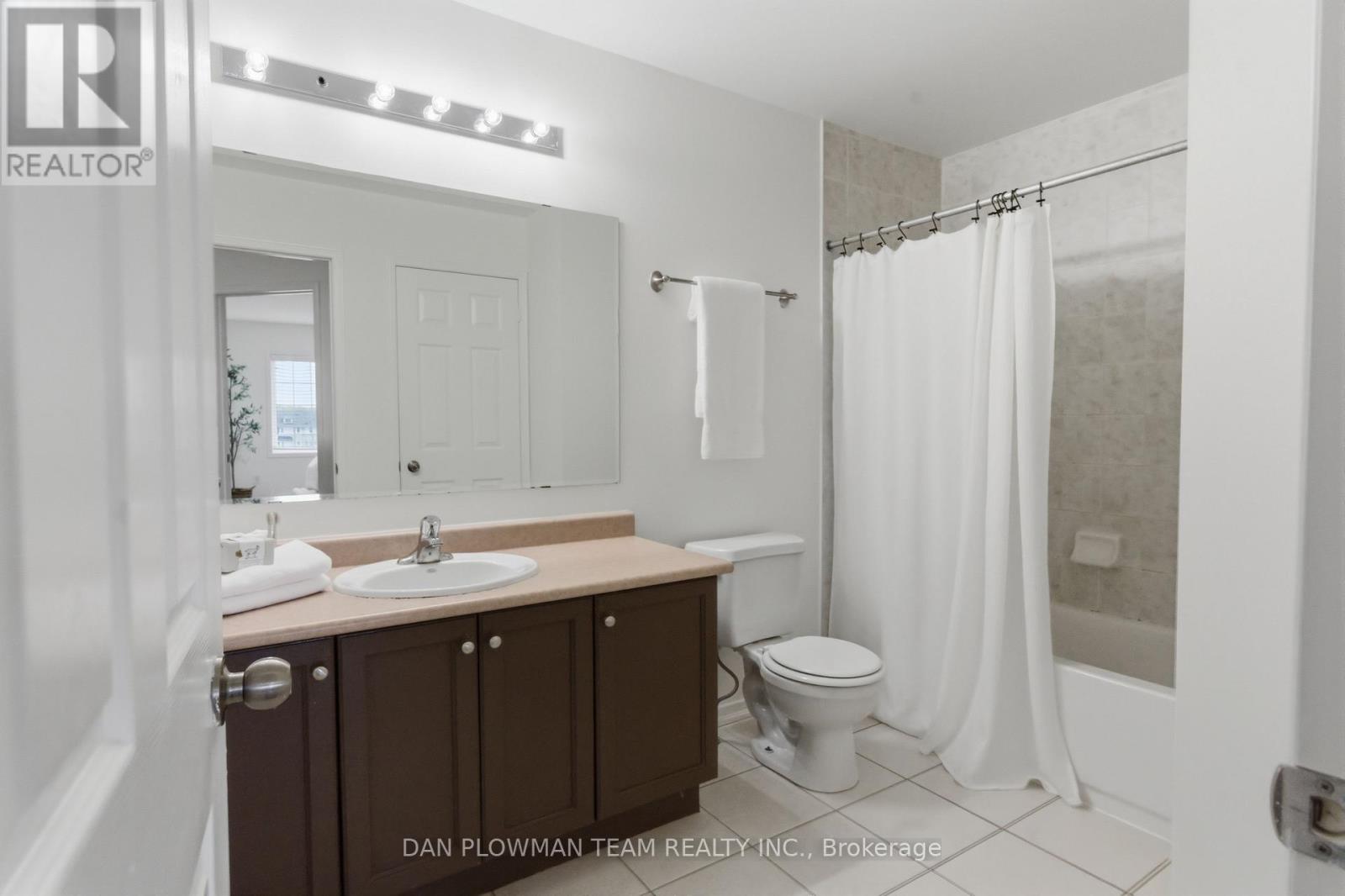 23 BLUNDEN ROAD - 22